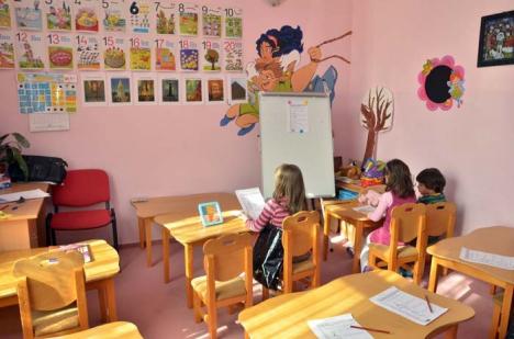 Lecţia de performanţă: Ministerul Educaţiei laudă învăţământul privat din Bihor